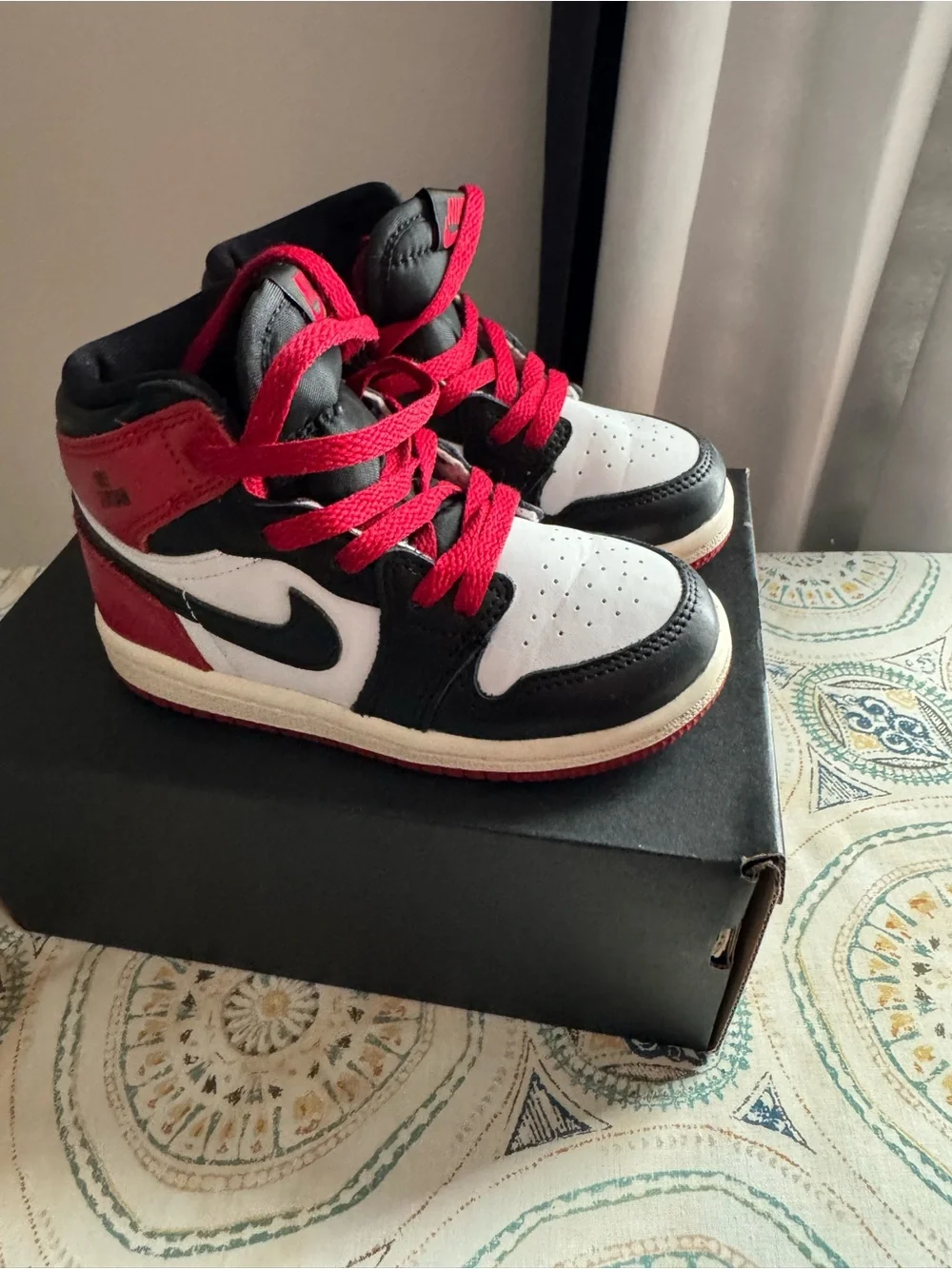 Jordan Retro High OG Nike Kids Black, White & Red High-Top Sneakers